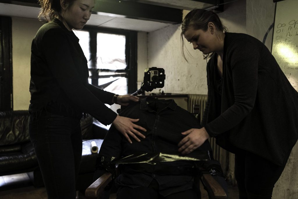 women on a vr set